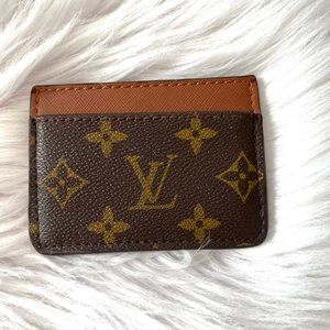 LOUIS VUITTON•LV monogram card holder EUC